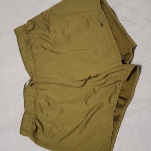 Nike AttackWomen's Dri-FIT Fitness Mid-Rise 5" Unlined Shorts Size XL olive